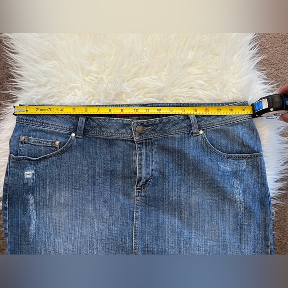 Denim Distressed Skirt Size 16 - Picture 4 of 5